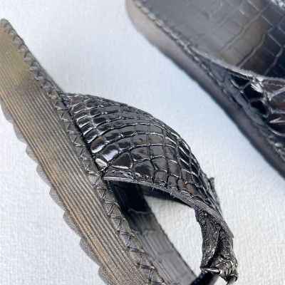 Dép xỏ ngón nam da cá sấu đế cao 3cm may viền có móng sang trọng DCS201