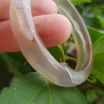 Vòng tay phong thuỷ Nữ Bản Hẹ Đá Mã Não Trắng trong vân hoa đẹp Vòng màu trắng trong Ni 50mm x Cao 12mm x dầy 6,5mm Hợp nữ mệnh kim mệnh Thủy ạ