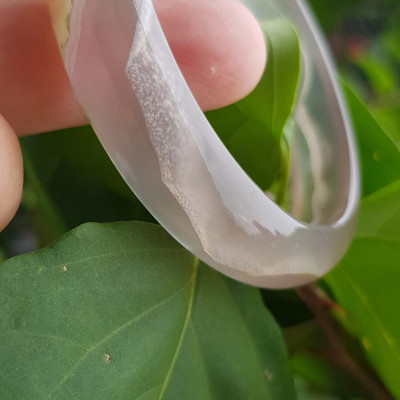 Vòng tay phong thuỷ Nữ Bản Hẹ Đá Mã Não Trắng trong vân hoa đẹp Vòng màu trắng trong Ni 50mm x Cao 12mm x dầy 6,5mm Hợp nữ mệnh kim mệnh Thủy ạ