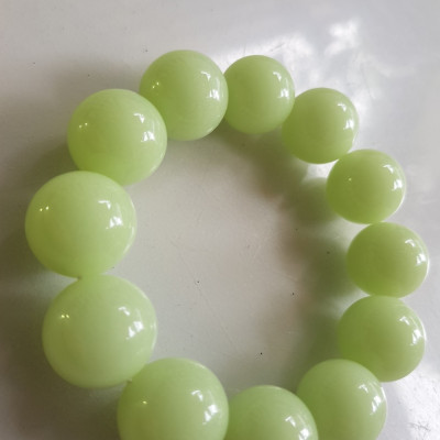 Vòng Nam Dạ Quang tự nhiên mới size to quá đẹp 18mm Các Anh đeo tay lên đẹp sang lắm nhe sẽ ánh lên khi có đèn chiếu vào ạ