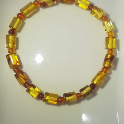 Vòng tay đá Hổ Phách Lu Kiểu SỊN tự nhiên Rẻ Đẹp Màu Vàng Anh Đậm nhạt 6mm  Nữ người lớn và bé nhỏ đeo rất xinh đẹp sang tốt sức khỏe không đá nào sánh kịp  Đá hổ phách không chỉ quý Chuẩn tốt hợp mệnh Thổ, mệnh Kim, mệnh Thủy may mắn tài lộc ạ