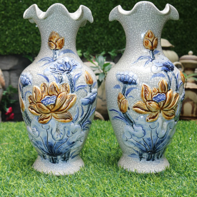Đôi lọ hoa men rạn đắp nổi sen dáng miệng lượn