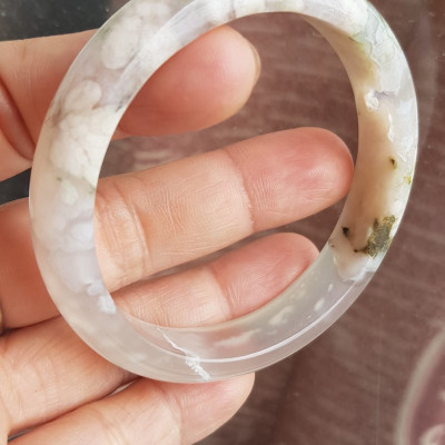 Vòng tay Nữ Bản Hẹ Đá Mã Não Bông Hoa tuyết trắng trong bóng 1 bên đều đẹp  Ni 53mm x Cao 11mm x dầy 6,5mm Nữ mệnh Kim mệnh Thủy 50kg - 54kg đeo xinh đẹp tay ạ