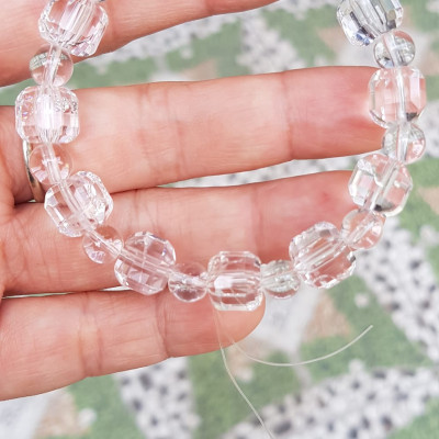  Vòng tay phong thuỷ nữ đá thạch anh trắng trong tự nhiên kiểu vuông giác tròn Size hạt vuông 10mm hạt tròn nhỏ 6mm Nữ mệnh kim mệnh Thủy đeo hợp may mắn tốt sức khoẻ công việc ạ