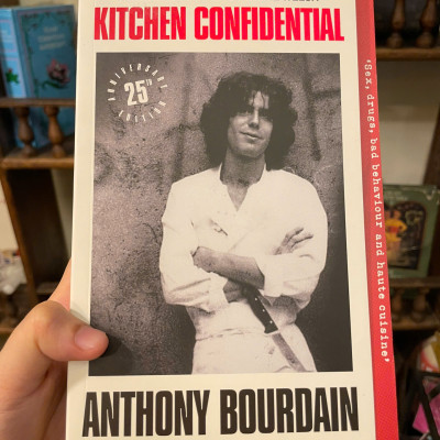 Sách - Kitchen Confidential: 25th Anniversary Edition by Anthony Bourdain | English Biography