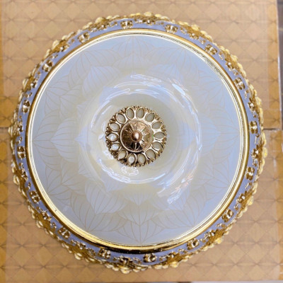 Đèn ốp trần VAWEA X8 trang trí nội thất hiện đại, sang trọng.