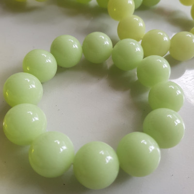 Vòng Nam Dạ Quang tự nhiên mới size to quá đẹp 18mm Các Anh đeo tay lên đẹp sang lắm nhe sẽ ánh lên khi có đèn chiếu vào ạ