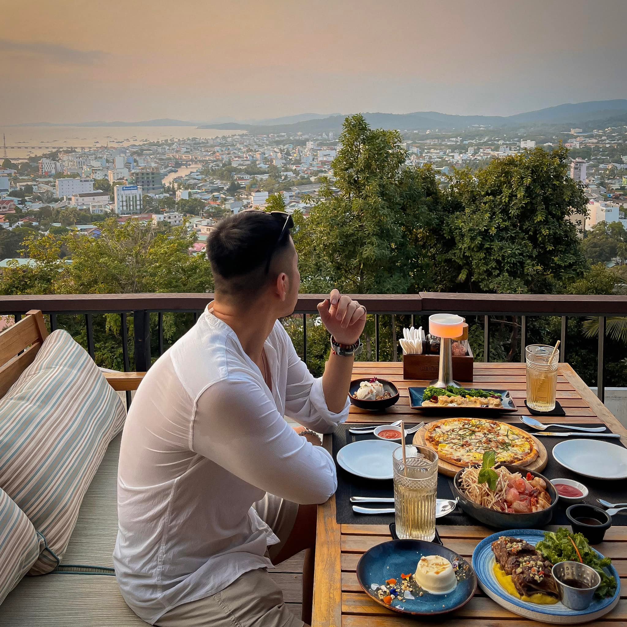 (Tour Riêng) Tour Cafe Shopping Đưa/Tiễn Sân Bay (1 Lượt) – Nhóm 1 – 3 Khách