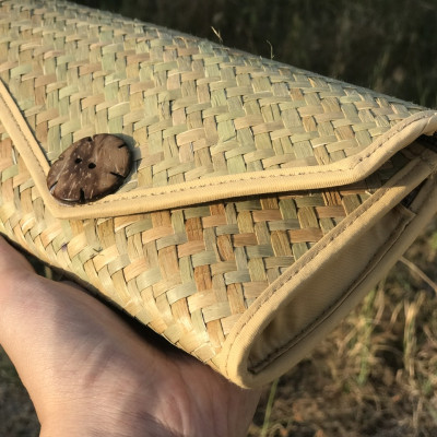 Ví Tay Cầm Tam Giác Nút Dừa