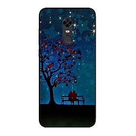 Ốp Lưng in cho Xiaomi Redmi 5 Plus Mẫu Cặp Đôi Ngồi Ghế Đá - Hàng Chính Hãng