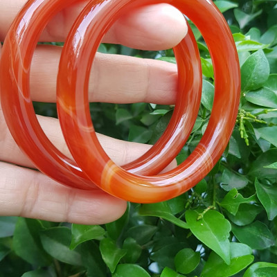 Vòng tay nữ đá mã não đỏ vân đẹp mới Vòng Ni 54mm x cọng 8,5mm Nữ mệnh hỏa mệnh thổ 52kg - 60kg đeo ạ