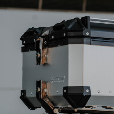 Thùng nhôm phía sau xe máy LS2