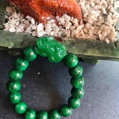 CHIẾC VÒNG TAY TỲ HƯU NỮ ĐÁ CẨM THẠCH  MÀU XANH LÁ SIZE 10MM  NỮ MỆNH MỘC VÀ HỎA Ạ