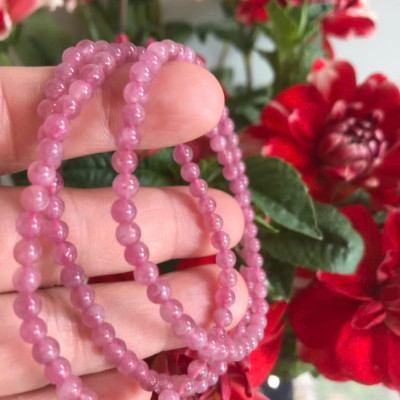 Chiếc Vòng Tay Chuỗi Quấn 3 Vòng Đá Tourmaline Hồng Tự Nhiên Đẹp Size hạt 4mm Nữ mệnh Hỏa và mệnh Thổ đeo xinh tay may mắn ạ