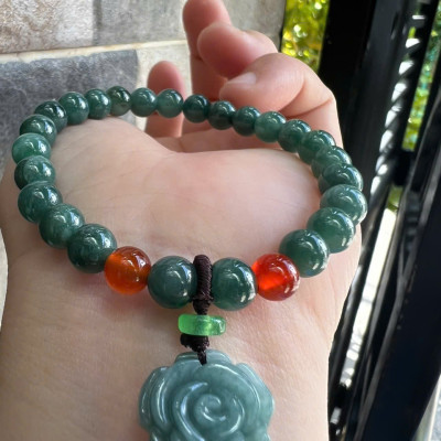 Vòng Tay Chuỗi Nữ Đá Cẩm Thạch Xanh Lam Đậm Tự Nhiên Mix Bông Hồng rất là xinh đẹp size hạt 7mm các chị em nữ mệnh thủy mệnh mộc mệnh và hỏa đeo chuẩn hợp món quà tặng phụ nữ quà sinh nhật đẹp ý nghĩa rẻ đẹp ạ