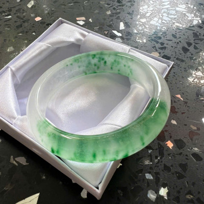 Vòng Tay Nữ Bản Hẹ Đá Mã Não DuLong Xanh Rong Biển Bông Bông Trắng Trong Bóng Đẹp Ni 55mm Cao 15mm Dầy 9mm Món quà tặng Nữ 53kg - 57kg đeo tay xinh rẻ đẹp ý nghĩa ạ 