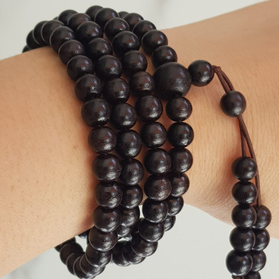 Vòng tay gỗ trầm hương đen nâu Size vòng 7mm thơm nhẹ kiểu quấn tay Anh Chị đeo kiểu quấn tay Đeo tay mình hay đeo 1 Cặp rất dễ thương ạ