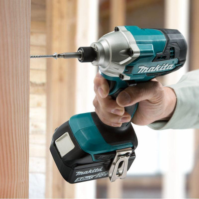 MÁY VẶN VÍT DÙNG PIN (18V) 155NM MAKITA DTD156SF (SẠC NHANH, 2 PIN 3.0AH) - HÀNG CHÍNH HÃNG