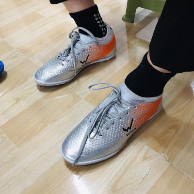 2 chiếc giày đá banh phủi thể thao chính hãng Wiiiiika Flash đế TF cổ thun Xám 2022 siêu đỉnh