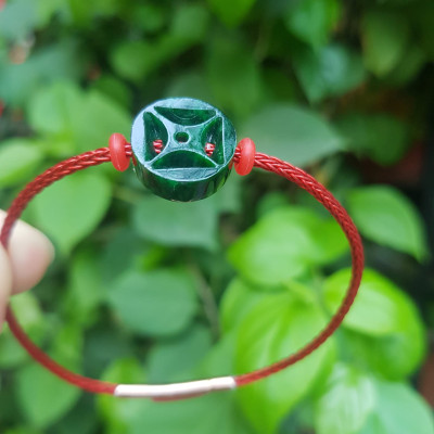 Vòng đeo tay may mắn charm Đồng Tiền Xanh Tài Lộc  Chất liệu đá cẩm thạch xanh đậm tự nhiên  Vòng charm đồng tiền dây Đỏ may mắn nữ đeo xinh đẹp may mắn ạ