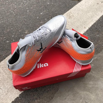 Mẫu giày đá banh sân phủi hiệu 2022-2023 Flash