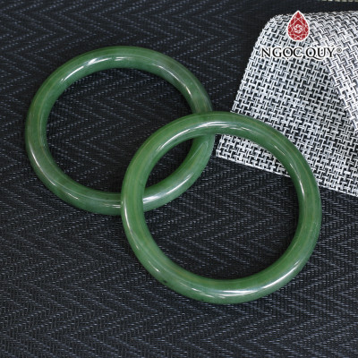 Vòng tay nguyên khối bản tròn ngọc bích nephrite mệnh hỏa, mộc - Ngọc Quý Gemstones