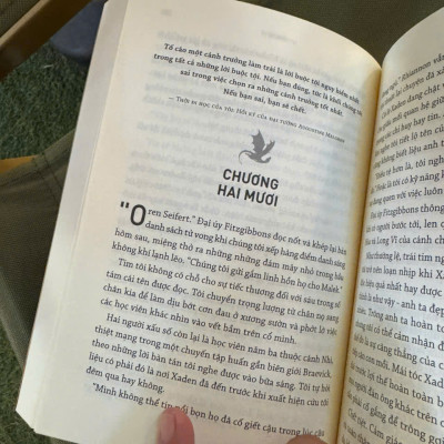 CÁNH TƯ – FOURTH WING - Rebecca Yarros – Hoàng Anh dịch -  NXB Trẻ