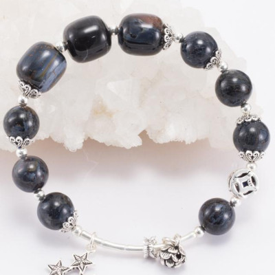 Vòng Đá Giông Bão Phối Lu Thống Và Charm Đồng Tiền Bạc Ngọc Quý Gemstones