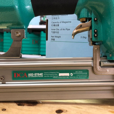 SÚNG BẮN ĐINH BÊ TÔNG DÙNG HƠI (5-8 BAR) DCA A02-ST64C - HÀNG CHÍNH HÃNG