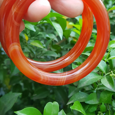 Vòng tay nữ đá mã não đỏ vân đẹp mới Vòng Ni 54mm x cọng 8,5mm Nữ mệnh hỏa mệnh thổ 52kg - 60kg đeo ạ