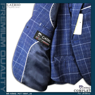 ÁO VEST BÉ TRAI CATRIO PCT18947/33 là áo đờ mi trẻ em từ 8 tuổi (29kg) đến 12 tuổi (50kg) thuộc bộ sưu tập quần áo trẻ em trang trọng cho mùa lễ hội tết tiệc cưới sự kiện sinh nhật, được làm bằng vải dạ cao cấp nhất, đẹp đến từng chi tiết