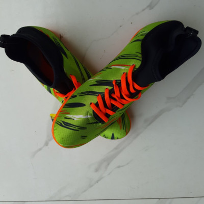 GIÀY ĐÁ BÓNG SÂN CỎ NHÂN TẠO CỔ THUN HOẠ TIẾT SAO BĂNG LẠ MẮT ( GIÀY ĐÃ ĐƯỢC MAY TOÀN BỘ ĐẾ )