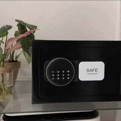 Két sắt mini thông minh cao cấp khóa vân tay, mật mã điện tử an toàn. Két hiện đại, nhỏ gọn cho gia đình kích thước lớn
