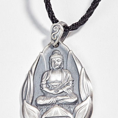 Mặt Dây Chuyền Bạc Đại Nhật Như Lai Tuổi Mùi, Thân Ngọc Quý Gemstones