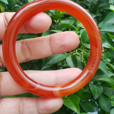 Vòng tay nữ đá mã não đỏ vân đẹp mới Vòng Ni 54mm x cọng 8,5mm Nữ mệnh hỏa mệnh thổ 52kg - 60kg đeo ạ