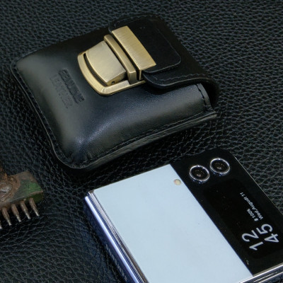 Bao da đeo lưng và cầm tay IONECASE Z Flip, Z Flip3,4,5 da bò thật may thủ công - Hàng chính hãng