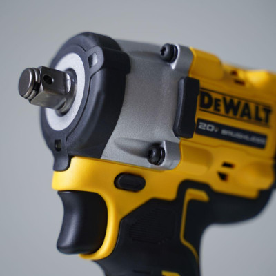 MÁY SIẾT BULONG CẦM TAY 20V DEWALT DCF921M2 - HÀNG CHÍNH HÃNG