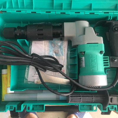 Máy đục bê tông 17mm DCA AZG6S 900W