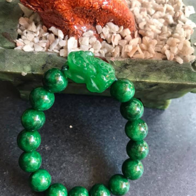 CHIẾC VÒNG TAY TỲ HƯU NỮ ĐÁ CẨM THẠCH  MÀU XANH LÁ SIZE 10MM  NỮ MỆNH MỘC VÀ HỎA Ạ