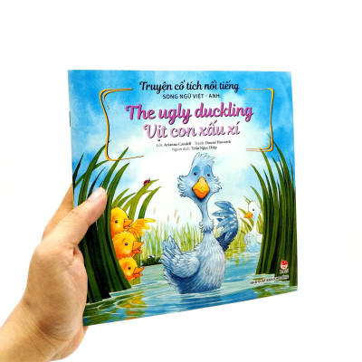 Truyện Cổ Tích Nổi Tiếng Song Ngữ Việt - Anh: The Ugly Duckling - Vịt Con Xấu Xí (Tái Bản 2023)