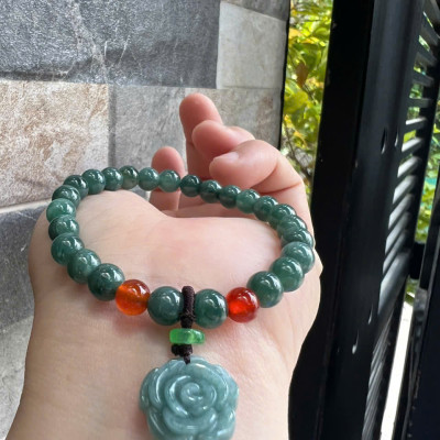 Vòng Tay Chuỗi Nữ Đá Cẩm Thạch Xanh Lam Đậm Tự Nhiên Mix Bông Hồng rất là xinh đẹp size hạt 7mm các chị em nữ mệnh thủy mệnh mộc mệnh và hỏa đeo chuẩn hợp món quà tặng phụ nữ quà sinh nhật đẹp ý nghĩa rẻ đẹp ạ