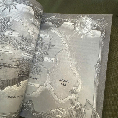 CÁNH TƯ – FOURTH WING - Rebecca Yarros – Hoàng Anh dịch -  NXB Trẻ