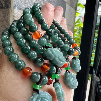 Vòng Tay Chuỗi Nữ Đá Cẩm Thạch Xanh Lam Đậm Tự Nhiên Mix Bông Hồng rất là xinh đẹp size hạt 7mm các chị em nữ mệnh thủy mệnh mộc mệnh và hỏa đeo chuẩn hợp món quà tặng phụ nữ quà sinh nhật đẹp ý nghĩa rẻ đẹp ạ