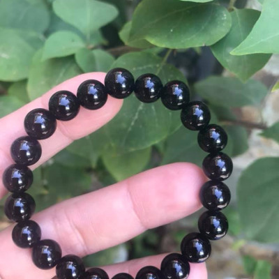 Chiếc Vòng tay đá mã não đen 8mm 22 hạt vô cung tốt ạ Màu đen Chuẩn hợp phong thủy Nữ mệnh thủy mộc Màu đen nhẹ nhàng may mắn hợp phong thủy tốt cho công việc tài lộc cho gia chủ rẻ lắm mà đẹp nhe chị em ơi