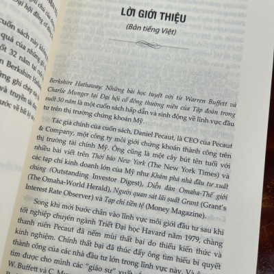 [GIẢI CỨU SÁCH HAY – XẢ KHO CHỐNG Ế] BERKSHIRE HATHAWAY – Những bài học tuyệt vời từ Warren Buffett & Charlie Munger tại Đại hội cổ đông thường niên của Tập đoàn trong suốt 30 năm - Daniel Pecaut, Corey Wrenn – Bestbooks