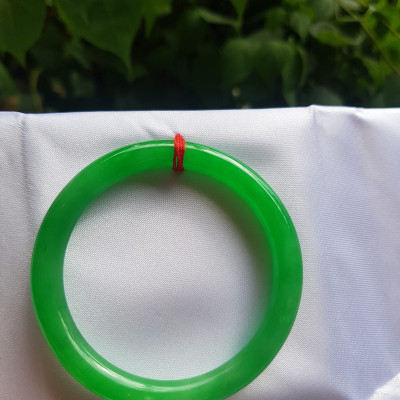 Vòng tay đá cẩm thạch Lý K 49A Sao size 49mm x 7mm  Màu xanh lá bóng đẹp mạng Mộc Hỏa ạ  Nữ tay nhỏ 45kg - 49kg đeo trẻ đẹp ạ