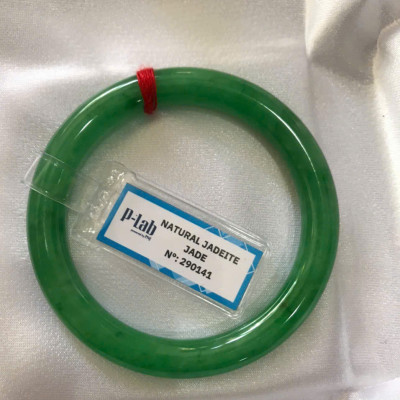 Vòng Tay Nữ Đá Ngọc Cẩm Thạch Tự Nhiên Lý R Ni 50mm Chột 8mm Vòng kiểm định P Lab No 290141 Màu Xanh lý đậm đều bóng đẹp nữ 50kg - 54kg ạ
