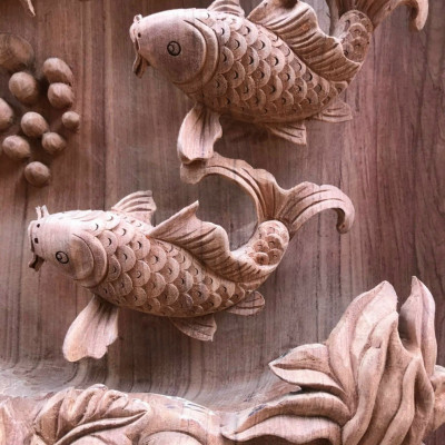 Cặp tranh điêu khắc treo tường tích lý ngư vọng nguyệt đẹp long lanh  bằng gỗ hương đá kt 47×147×10cm