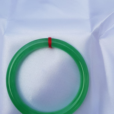 Vòng cẩm thạch Mới Vòng Lý T 52mm x7mm Vòng Xanh lá Đều tươi 52kg - 56kg Nữ mệnh Mộc mệnh Hỏa Thủy đeo ạ