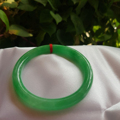 Vòng cẩm thạch Lý Nở 53  Size vòng 53mm x Dầy 7,2mm màu Xanh lá Tươi bóng đều đẹp quá  Nữ mệnh Mộc Hỏa 52kg - 60kg đeo đẹp ạ